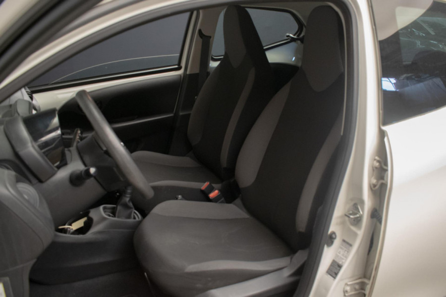 Toyota Aygo 1.0 VVT-i x-fun Sport (AIRCO,BLUETOOTH,CRUISE,LED,SPORTSTOELEN,NIEUWE APK,NETTE STAAT)