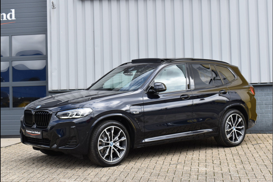 BMW X3 xDrive30e M-Sport Pakket 292 Pk Carbon Zwart Metallic Pano Navi Leder Camera Trekhaak Memory 20 Inch