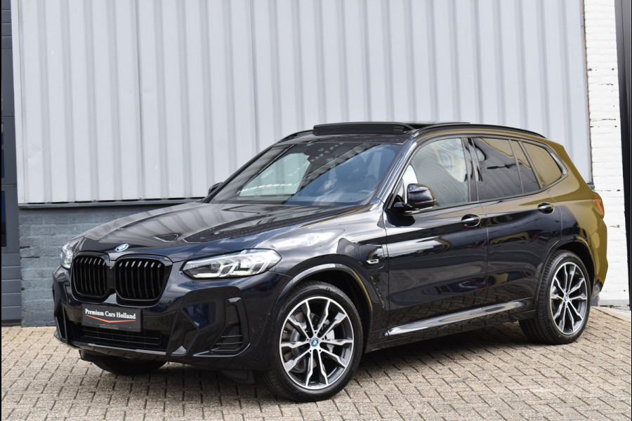 BMW X3 xDrive30e M-Sport Pakket 292 Pk Carbon Zwart Metallic Pano Navi Leder Camera Trekhaak Memory 20 Inch