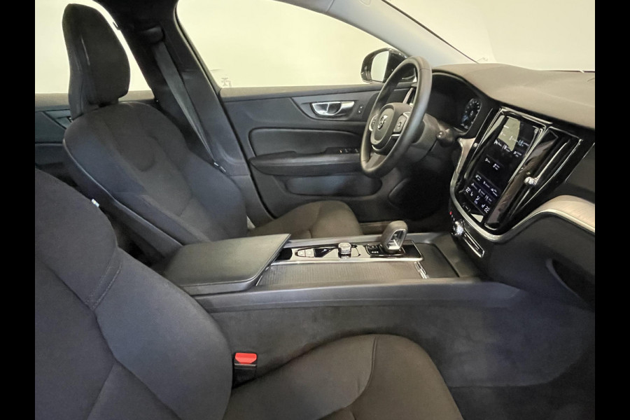 Volvo V60 2.0 B4 Momentum Climate control Cruise control adaptieve Parkeersensoren Achteruitrijd camera LED Verwarmde voorstoelen Lane assist Apple Carplay/ Android Auto