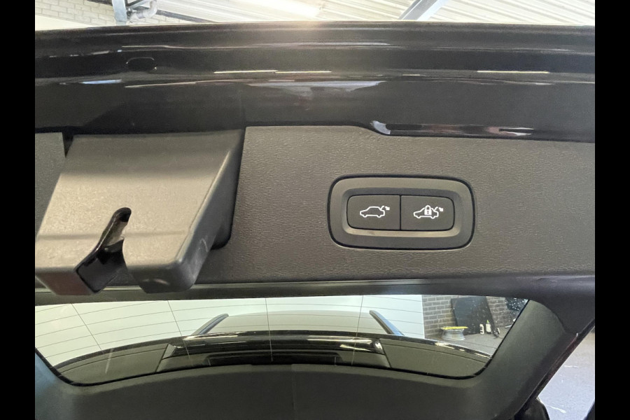 Volvo V60 2.0 B4 Momentum Climate control Cruise control adaptieve Parkeersensoren Achteruitrijd camera LED Verwarmde voorstoelen Lane assist Apple Carplay/ Android Auto