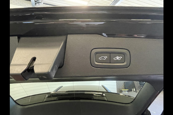 Volvo V60 2.0 B4 Momentum Climate control Cruise control adaptieve Parkeersensoren Achteruitrijd camera LED Verwarmde voorstoelen Lane assist Apple Carplay/ Android Auto