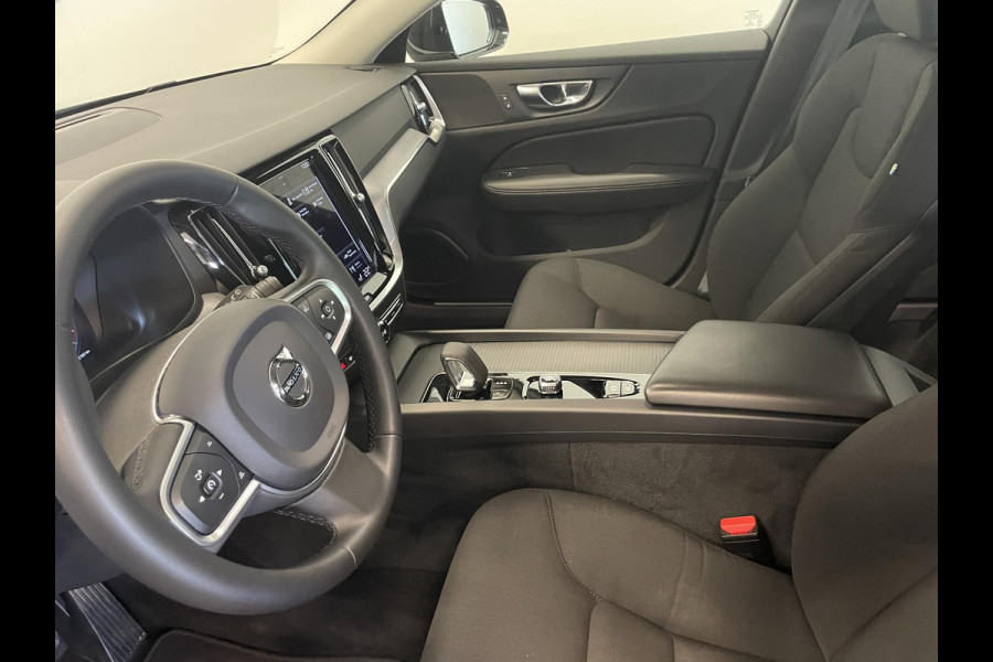 Volvo V60 2.0 B4 Momentum Climate control Cruise control adaptieve Parkeersensoren Achteruitrijd camera LED Verwarmde voorstoelen Lane assist Apple Carplay/ Android Auto