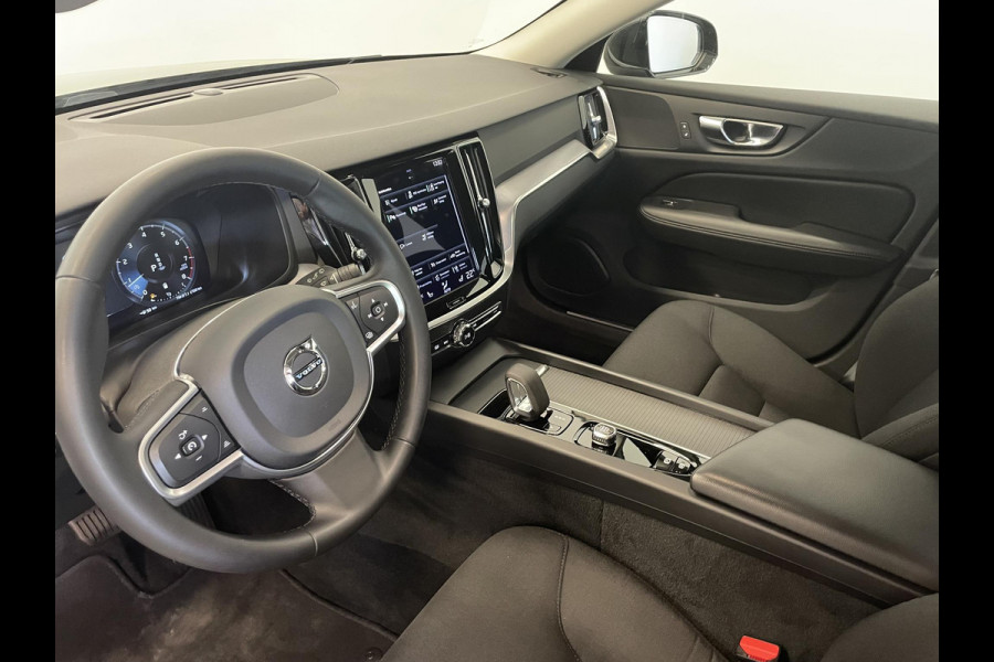 Volvo V60 2.0 B4 Momentum Climate control Cruise control adaptieve Parkeersensoren Achteruitrijd camera LED Verwarmde voorstoelen Lane assist Apple Carplay/ Android Auto