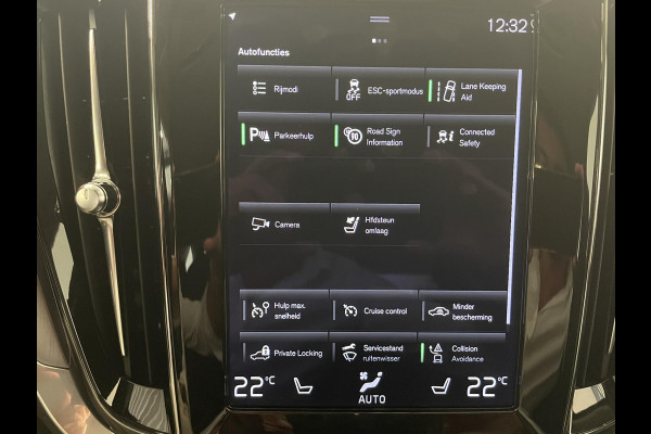 Volvo V60 2.0 B4 Momentum Climate control Cruise control adaptieve Parkeersensoren Achteruitrijd camera LED Verwarmde voorstoelen Lane assist Apple Carplay/ Android Auto