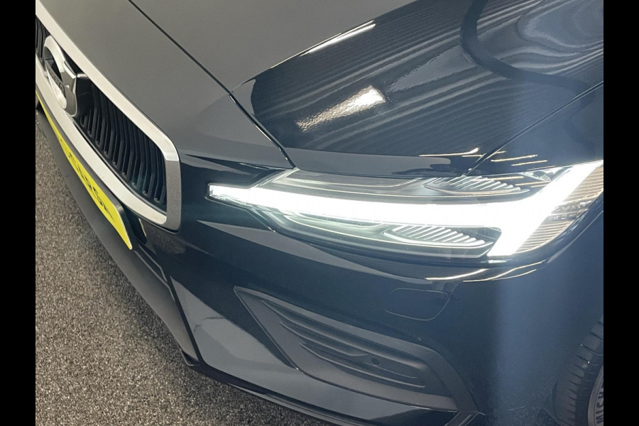Volvo V60 2.0 B4 Momentum Climate control Cruise control adaptieve Parkeersensoren Achteruitrijd camera LED Verwarmde voorstoelen Lane assist Apple Carplay/ Android Auto