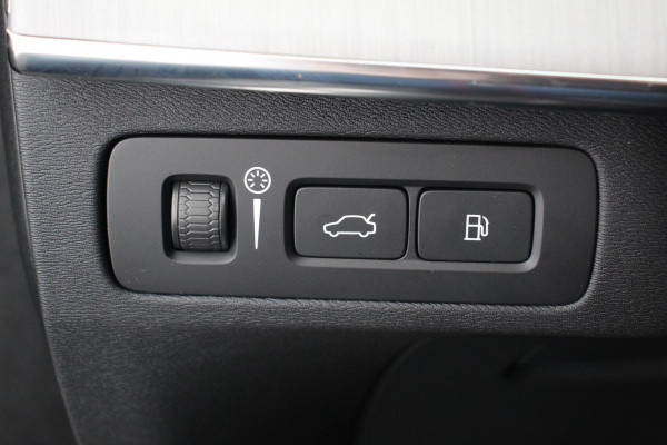 Volvo XC90 2.0 T8 Recharge AWD Inscription Expression | Navigatie | Apple Carplay/Android Auto | Parkeersensoren  | Stoel- en stuurverwarming | Adaptive Cruise Control | Virtual Cockpit | Elektrisch inklapbare trekhaak | Elektrisch verstelbare bestuurderstoel met geheugen | Inductieladen voor smartphone