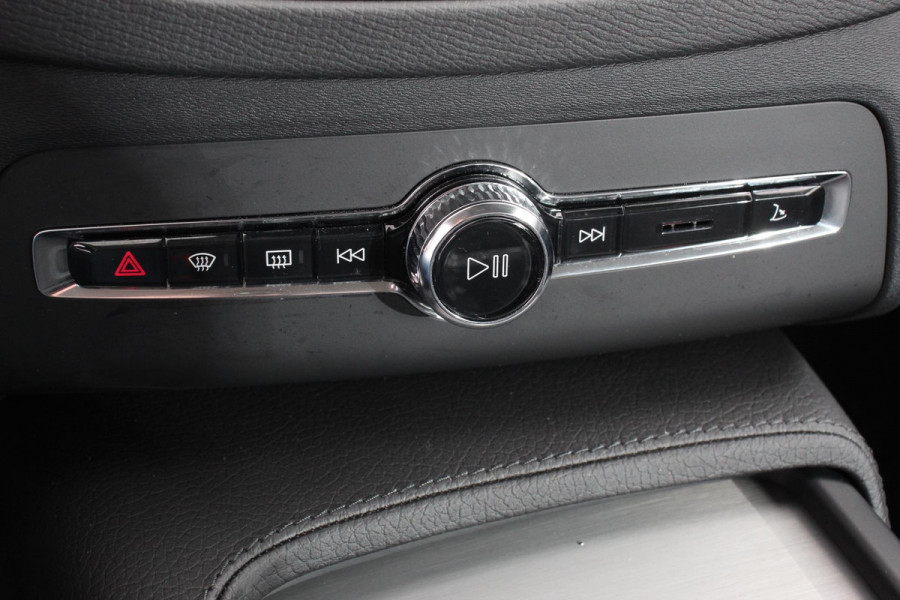 Volvo XC90 2.0 T8 Recharge AWD Inscription Expression | Navigatie | Apple Carplay/Android Auto | Parkeersensoren  | Stoel- en stuurverwarming | Adaptive Cruise Control | Virtual Cockpit | Elektrisch inklapbare trekhaak | Elektrisch verstelbare bestuurderstoel met geheugen | Inductieladen voor smartphone