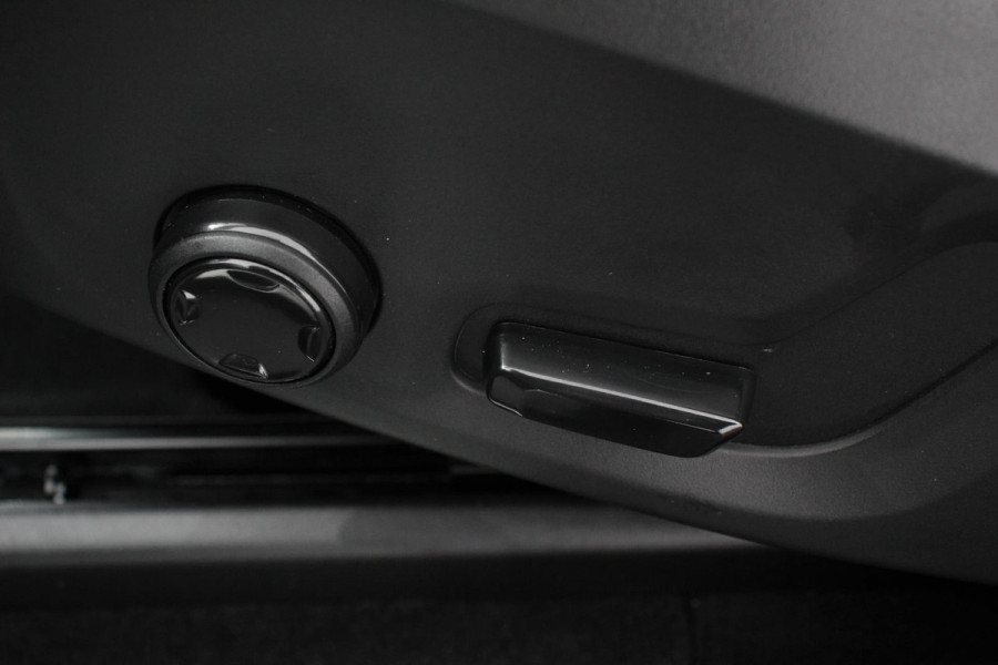 Volvo XC90 2.0 T8 Recharge AWD Inscription Expression | Navigatie | Apple Carplay/Android Auto | Parkeersensoren  | Stoel- en stuurverwarming | Adaptive Cruise Control | Virtual Cockpit | Elektrisch inklapbare trekhaak | Elektrisch verstelbare bestuurderstoel met geheugen | Inductieladen voor smartphone