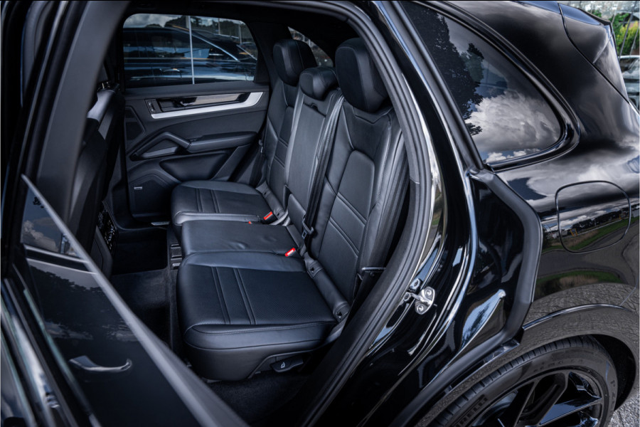 Porsche Cayenne 3.0 E-Hybrid ** Panodak ** 14-weg ** Sport Chrono ** Trekhaak 4-wiel sturing ** Sport Design ** Matrix-LED ** NP 152K Massage ** Nachtzicht