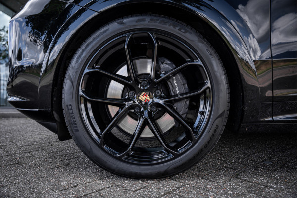 Porsche Cayenne 3.0 E-Hybrid ** Panodak ** 14-weg ** Sport Chrono ** Trekhaak 4-wiel sturing ** Sport Design ** Matrix-LED ** NP 152K Massage ** Nachtzicht