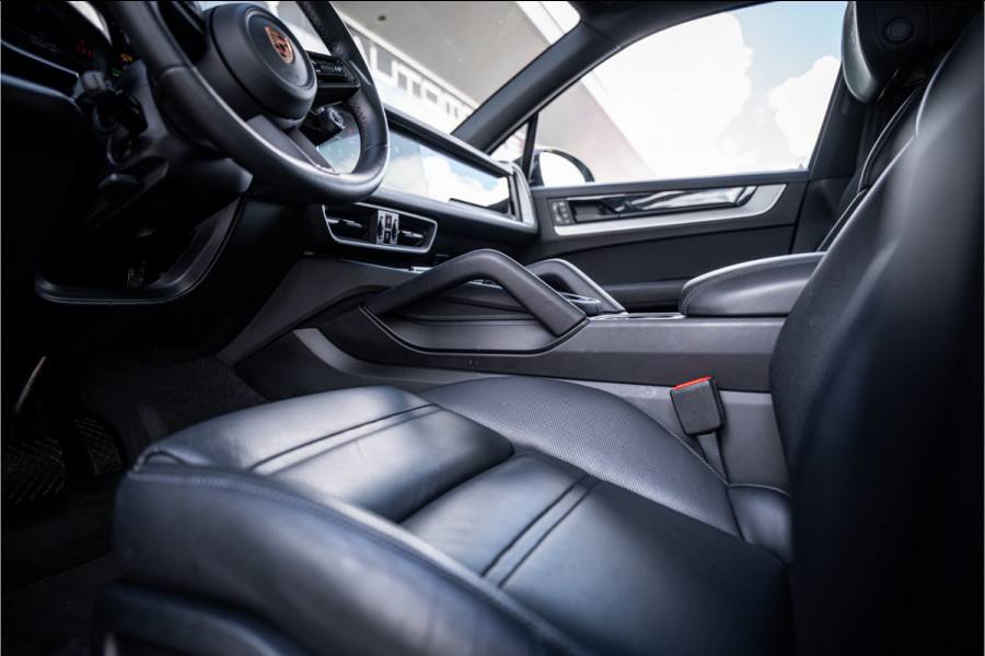 Porsche Cayenne 3.0 E-Hybrid ** Panodak ** 14-weg ** Sport Chrono ** Trekhaak 4-wiel sturing ** Sport Design ** Matrix-LED ** NP 152K Massage ** Nachtzicht