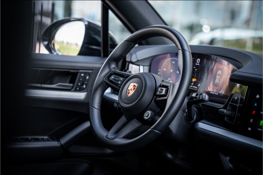 Porsche Cayenne 3.0 E-Hybrid ** Panodak ** 14-weg ** Sport Chrono ** Trekhaak 4-wiel sturing ** Sport Design ** Matrix-LED ** NP 152K Massage ** Nachtzicht