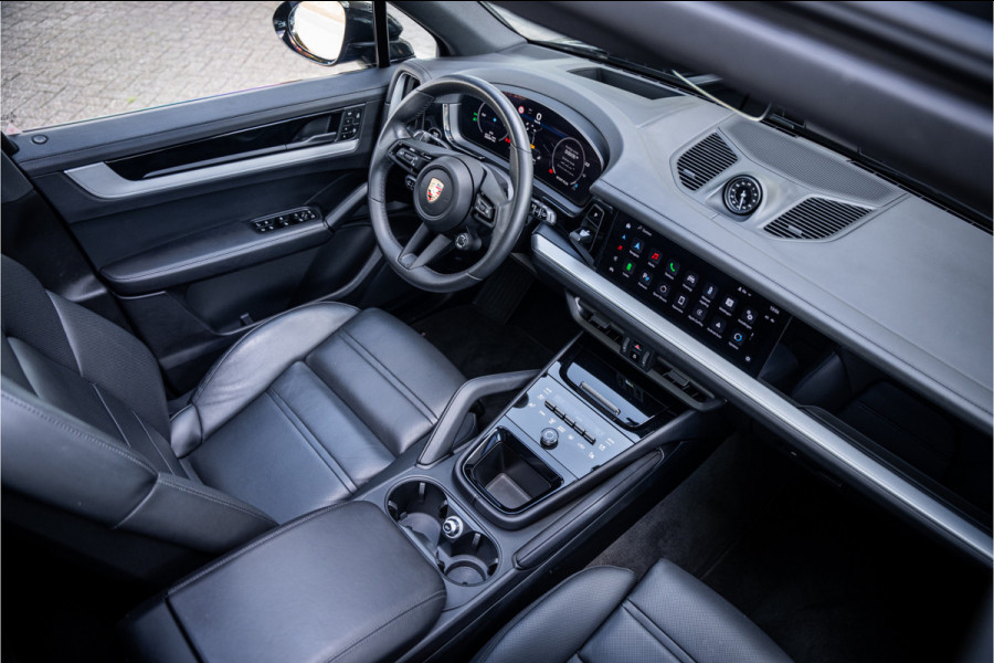 Porsche Cayenne 3.0 E-Hybrid ** Panodak ** 14-weg ** Sport Chrono ** Trekhaak 4-wiel sturing ** Sport Design ** Matrix-LED ** NP 152K Massage ** Nachtzicht