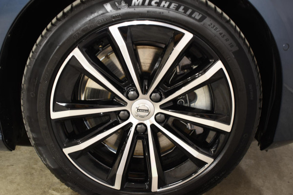 Volvo V60 T6 350PK Automaat Plug-in Hybrid AWD Plus Dark / Navigatie / 360 Camera / Harman Kardon / Stuur & Stoelverwarming / LM Velgen / Trekhaak