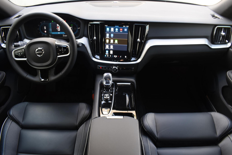 Volvo V60 T6 350PK Automaat Plug-in Hybrid AWD Plus Dark / Navigatie / 360 Camera / Harman Kardon / Stuur & Stoelverwarming / LM Velgen / Trekhaak