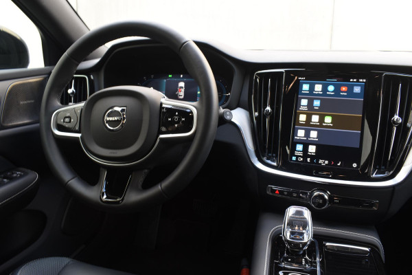 Volvo V60 T6 350PK Automaat Plug-in Hybrid AWD Plus Dark / Navigatie / 360 Camera / Harman Kardon / Stuur & Stoelverwarming / LM Velgen / Trekhaak