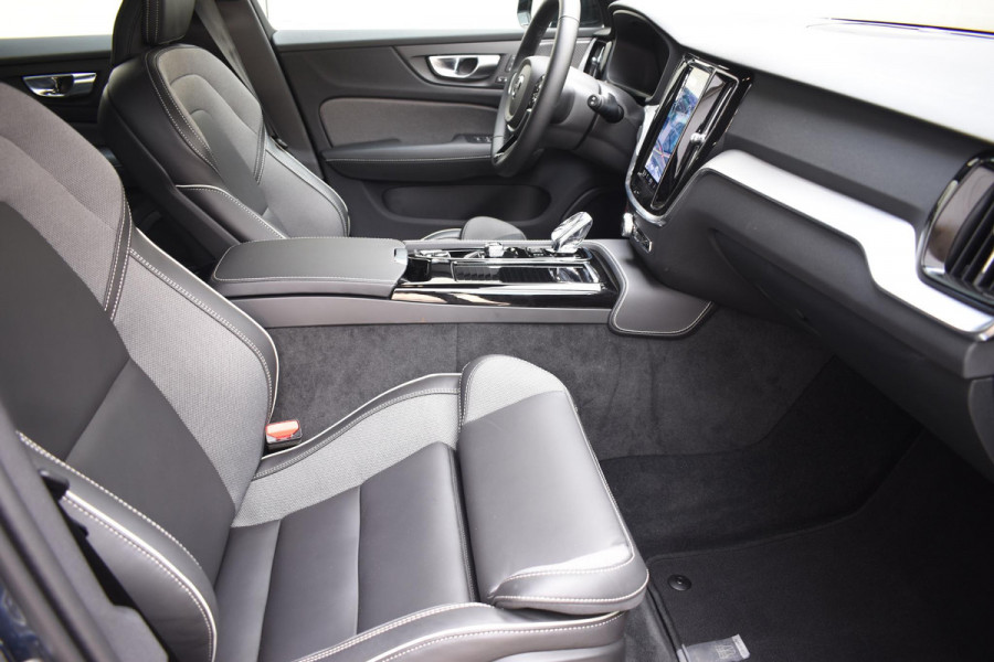 Volvo V60 T6 350PK Automaat Plug-in Hybrid AWD Plus Dark / Navigatie / 360 Camera / Harman Kardon / Stuur & Stoelverwarming / LM Velgen / Trekhaak