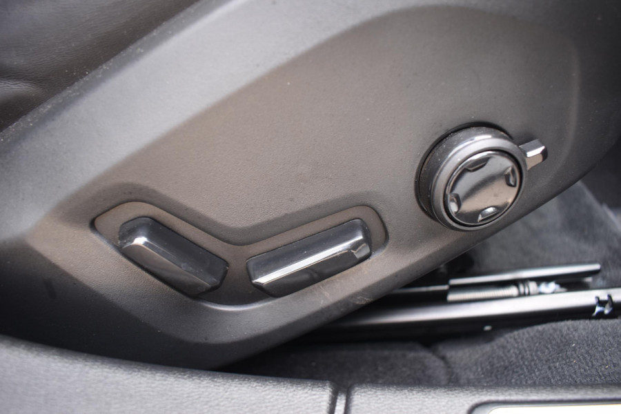 Volvo V60 T6 350PK Automaat Plug-in Hybrid AWD Plus Dark / Navigatie / 360 Camera / Harman Kardon / Stuur & Stoelverwarming / LM Velgen / Trekhaak