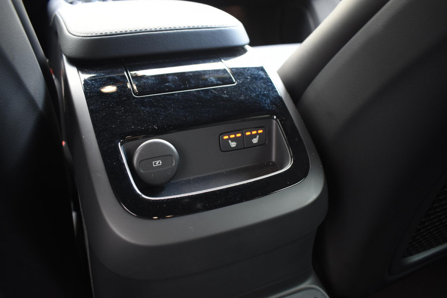 Volvo V60 T6 350PK Automaat Plug-in Hybrid AWD Plus Dark / Navigatie / 360 Camera / Harman Kardon / Stuur & Stoelverwarming / LM Velgen / Trekhaak