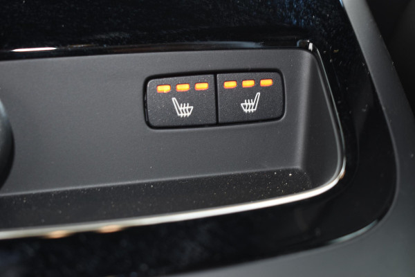 Volvo V60 T6 350PK Automaat Plug-in Hybrid AWD Plus Dark / Navigatie / 360 Camera / Harman Kardon / Stuur & Stoelverwarming / LM Velgen / Trekhaak