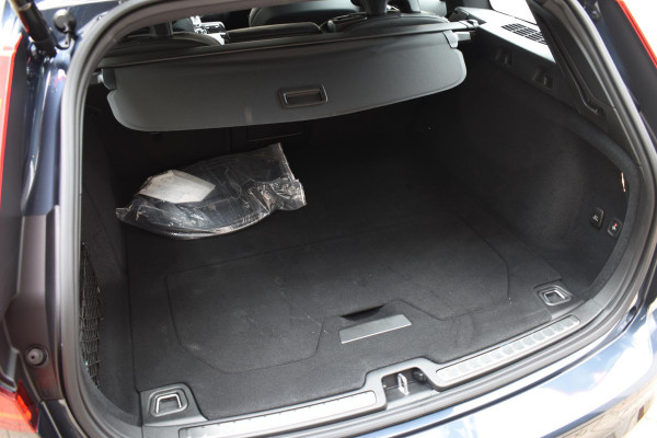 Volvo V60 T6 350PK Automaat Plug-in Hybrid AWD Plus Dark / Navigatie / 360 Camera / Harman Kardon / Stuur & Stoelverwarming / LM Velgen / Trekhaak