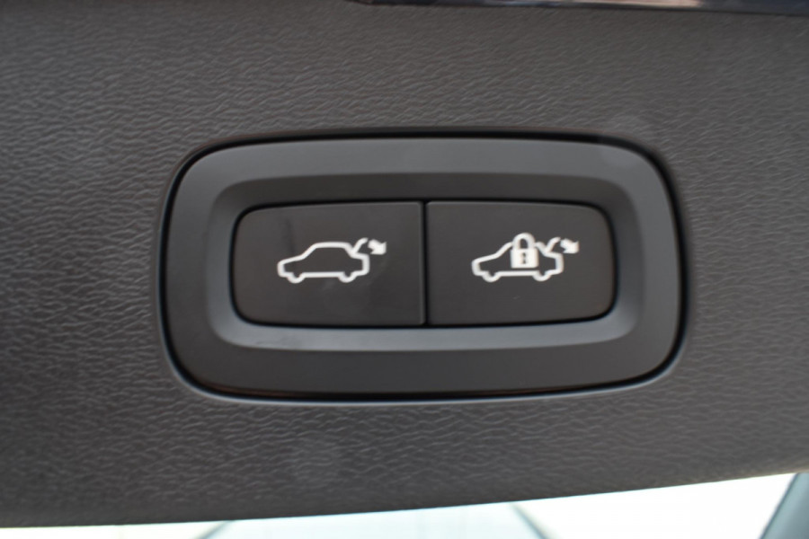 Volvo V60 T6 350PK Automaat Plug-in Hybrid AWD Plus Dark / Navigatie / 360 Camera / Harman Kardon / Stuur & Stoelverwarming / LM Velgen / Trekhaak