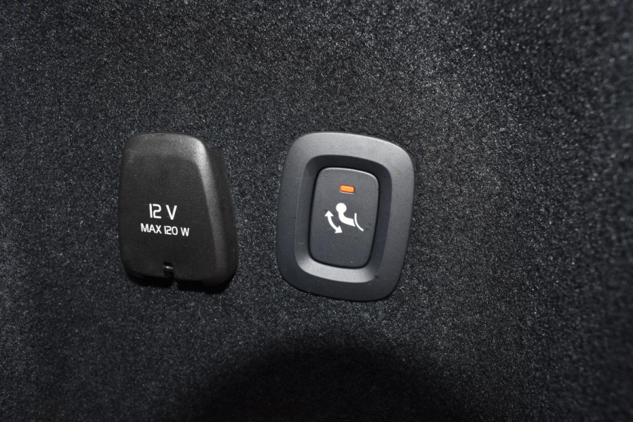 Volvo V60 T6 350PK Automaat Plug-in Hybrid AWD Plus Dark / Navigatie / 360 Camera / Harman Kardon / Stuur & Stoelverwarming / LM Velgen / Trekhaak