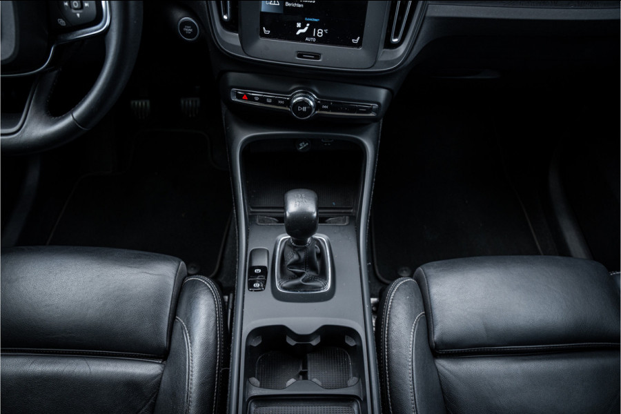 Volvo XC40 1.5 T2 Business Pro ** Camera ** Leder ** Trekhaak 1.600kg trekgewicht!
