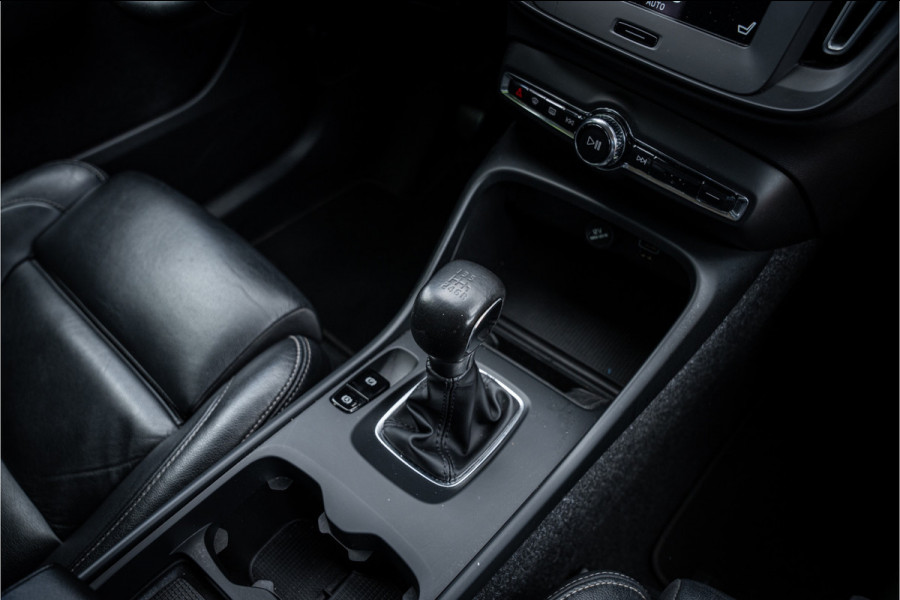 Volvo XC40 1.5 T2 Business Pro ** Camera ** Leder ** Trekhaak 1.600kg trekgewicht!