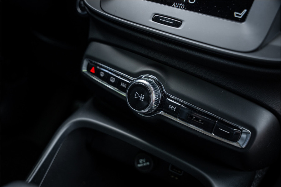 Volvo XC40 1.5 T2 Business Pro ** Camera ** Leder ** Trekhaak 1.600kg trekgewicht!