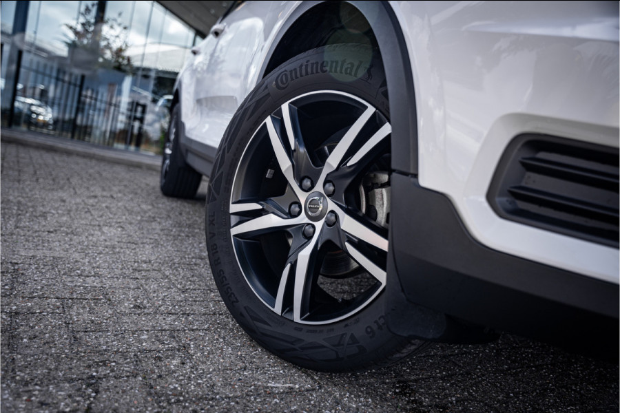 Volvo XC40 1.5 T2 Business Pro ** Camera ** Leder ** Trekhaak 1.600kg trekgewicht!
