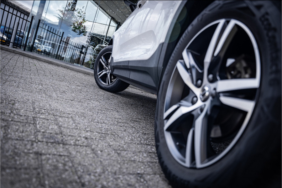 Volvo XC40 1.5 T2 Business Pro ** Camera ** Leder ** Trekhaak 1.600kg trekgewicht!