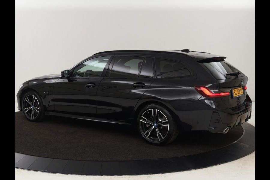 BMW 3 Serie Touring 330e Business Edition Plus | Wegklapbare trekhaak | Camera | Stoel & Stuurverwarming | Carplay | Leder