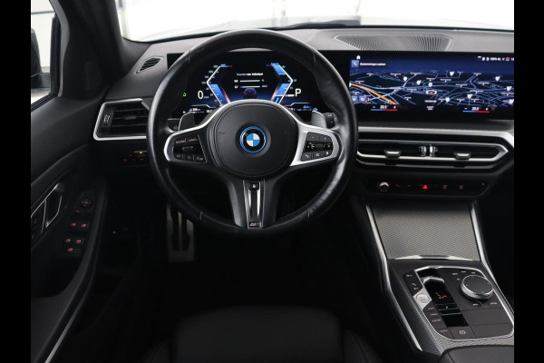 BMW 3 Serie Touring 330e Business Edition Plus | Wegklapbare trekhaak | Camera | Stoel & Stuurverwarming | Carplay | Leder