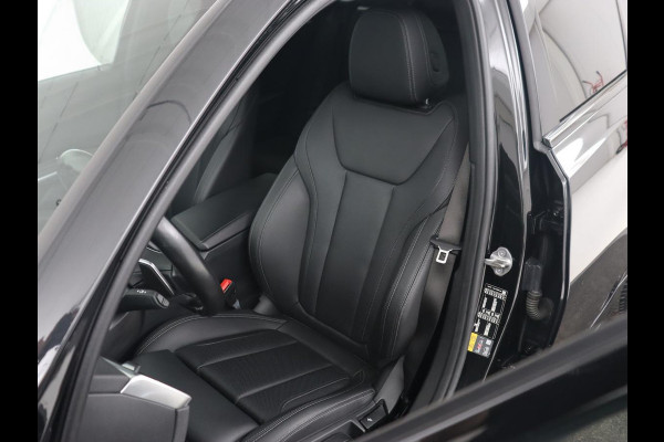 BMW 3 Serie Touring 330e Business Edition Plus | Wegklapbare trekhaak | Camera | Stoel & Stuurverwarming | Carplay | Leder