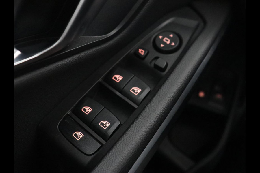 BMW 3 Serie Touring 330e Business Edition Plus | Wegklapbare trekhaak | Camera | Stoel & Stuurverwarming | Carplay | Leder