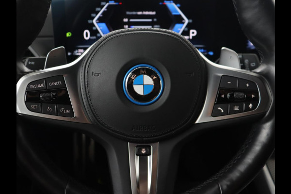 BMW 3 Serie Touring 330e Business Edition Plus | Wegklapbare trekhaak | Camera | Stoel & Stuurverwarming | Carplay | Leder