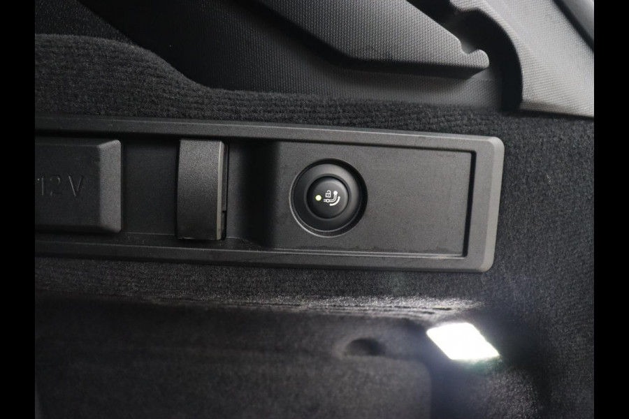 BMW 3 Serie Touring 330e Business Edition Plus | Wegklapbare trekhaak | Camera | Stoel & Stuurverwarming | Carplay | Leder