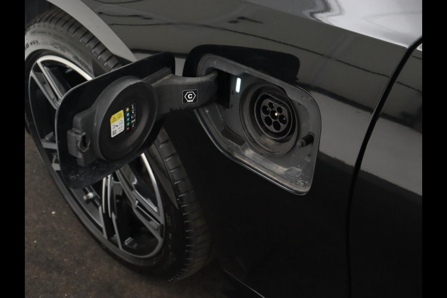 BMW 3 Serie Touring 330e Business Edition Plus | Wegklapbare trekhaak | Camera | Stoel & Stuurverwarming | Carplay | Leder