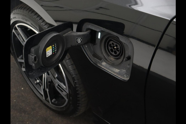 BMW 3 Serie Touring 330e Business Edition Plus | Wegklapbare trekhaak | Camera | Stoel & Stuurverwarming | Carplay | Leder