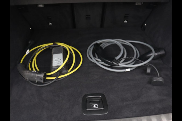 BMW 3 Serie Touring 330e Business Edition Plus | Wegklapbare trekhaak | Camera | Stoel & Stuurverwarming | Carplay | Leder