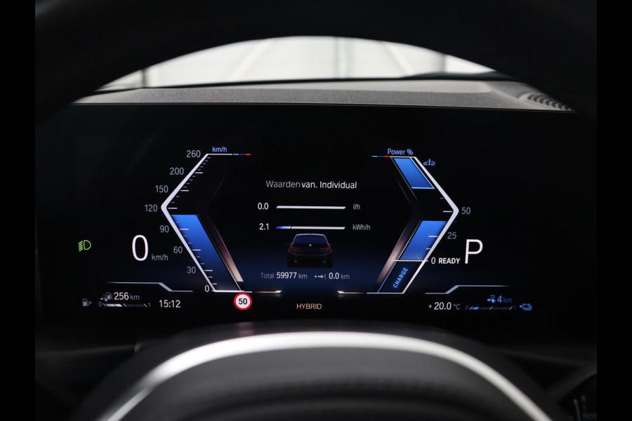 BMW 3 Serie Touring 330e Business Edition Plus | Wegklapbare trekhaak | Camera | Stoel & Stuurverwarming | Carplay | Leder