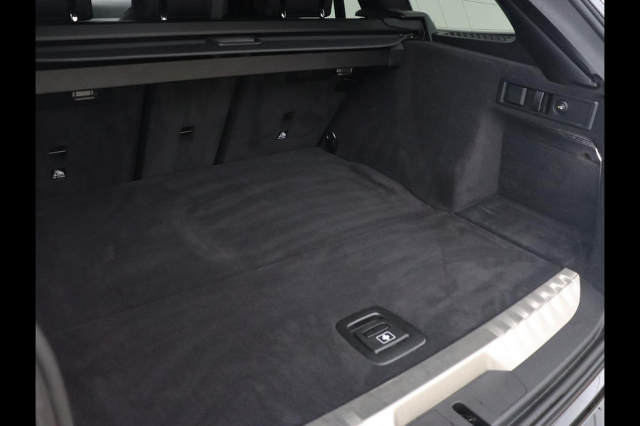 BMW 3 Serie Touring 330e Business Edition Plus | Wegklapbare trekhaak | Camera | Stoel & Stuurverwarming | Carplay | Leder