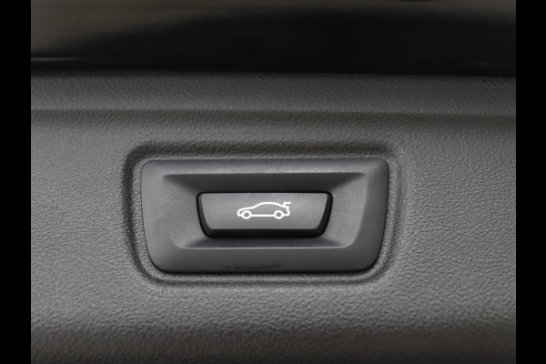 BMW 3 Serie Touring 330e Business Edition Plus | Wegklapbare trekhaak | Camera | Stoel & Stuurverwarming | Carplay | Leder