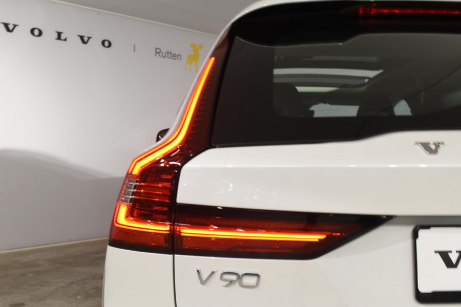 Volvo V90 T8 455PK Automaat Plug-in Hybrid AWD Ultra Dark / Navigatie / 360 Camera / Harman Kardon / Stuur & Stoelverwarming / Gelaagde Zijruiten / LM Velgen / Trekhaak