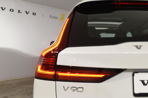 Volvo V90 T8 455PK Automaat Plug-in Hybrid AWD Ultra Dark / Navigatie / 360 Camera / Harman Kardon / Stuur & Stoelverwarming / Gelaagde Zijruiten / LM Velgen / Trekhaak