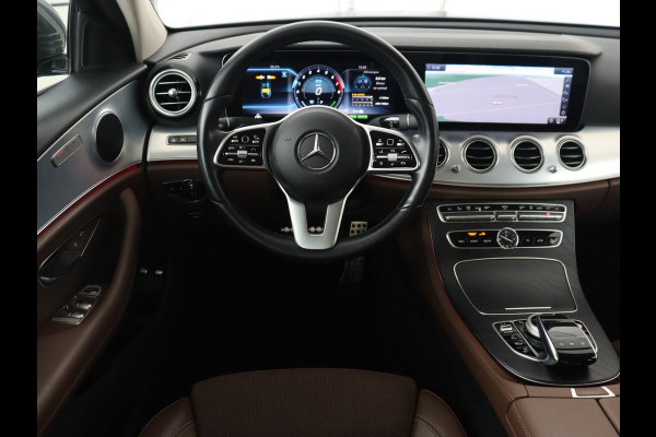 Mercedes-Benz E-Klasse 300 e 4MATIC Avantgarde | Adaptive Cruise | 360 Camera | Stoelverwarming | Carplay | Navigatie | Virtual Cockpit | Sfeerverlichting