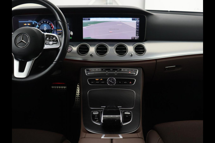 Mercedes-Benz E-Klasse 300 e 4MATIC Avantgarde | Adaptive Cruise | 360 Camera | Stoelverwarming | Carplay | Navigatie | Virtual Cockpit | Sfeerverlichting