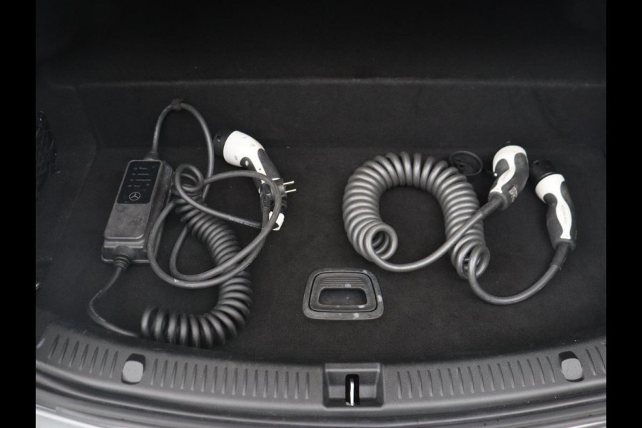 Mercedes-Benz E-Klasse 300 e 4MATIC Avantgarde | Adaptive Cruise | 360 Camera | Stoelverwarming | Carplay | Navigatie | Virtual Cockpit | Sfeerverlichting